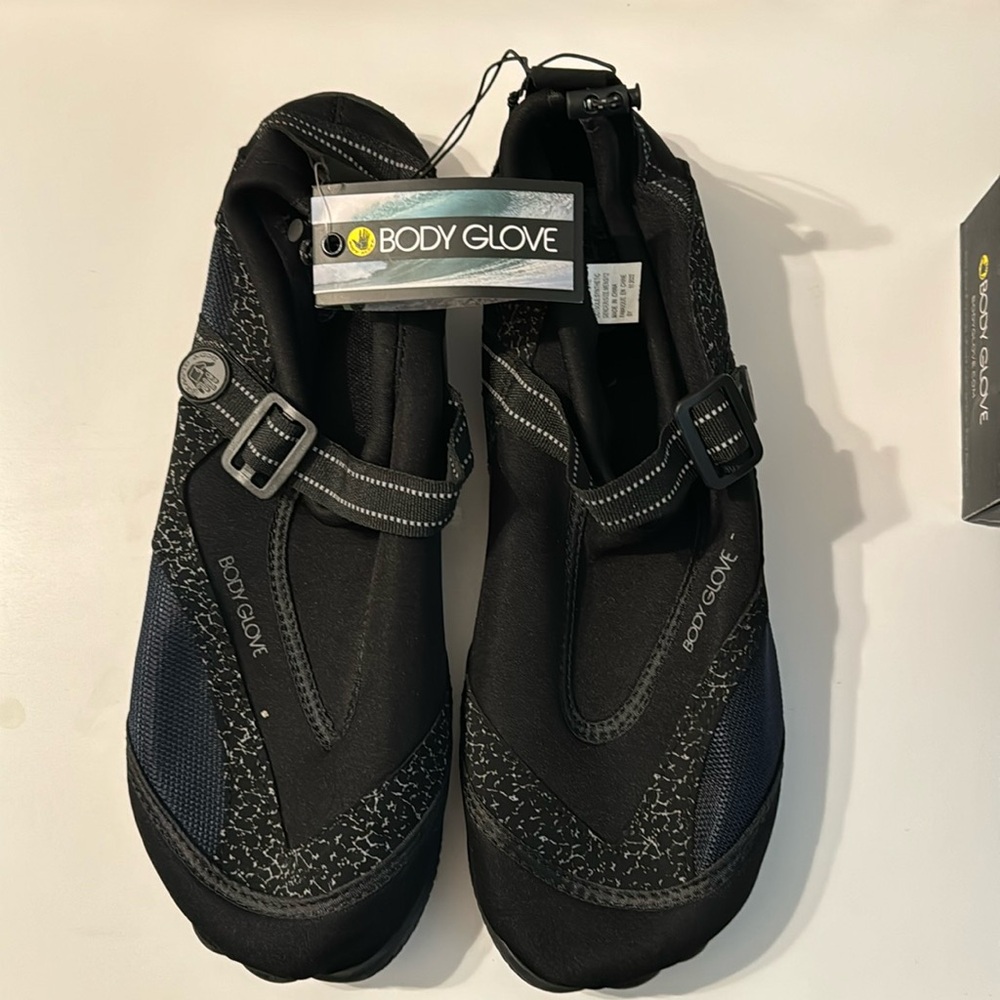 Body Glove men’s adjustable water shoes very comfortable. Brand New With Tags